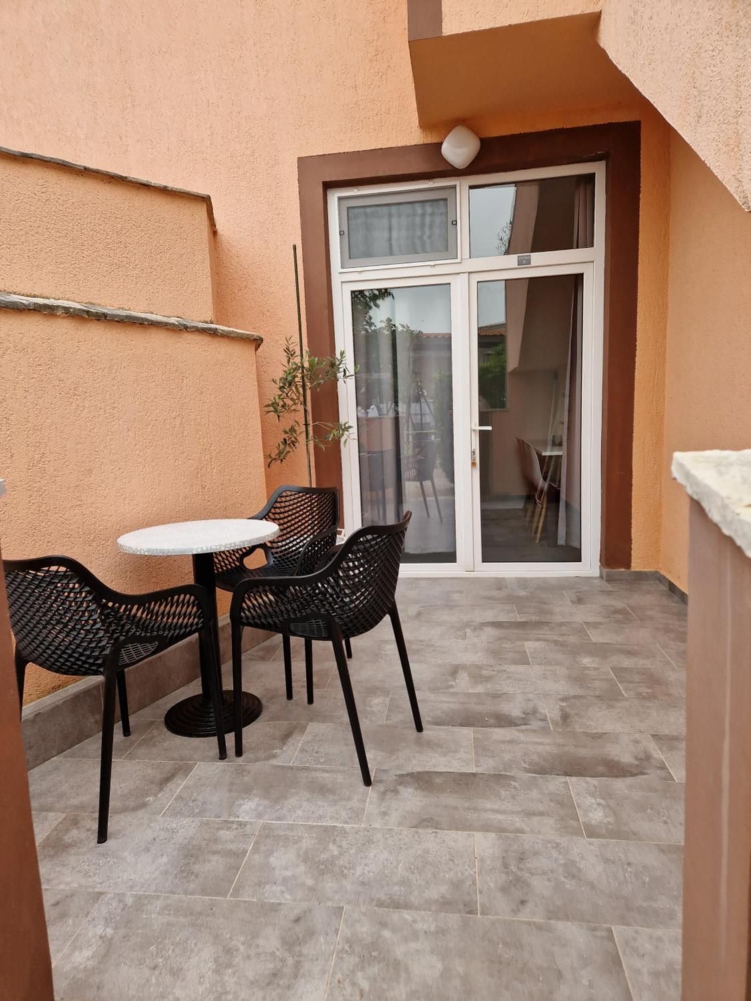 Aurelia Apartments, Vir Exterior photo